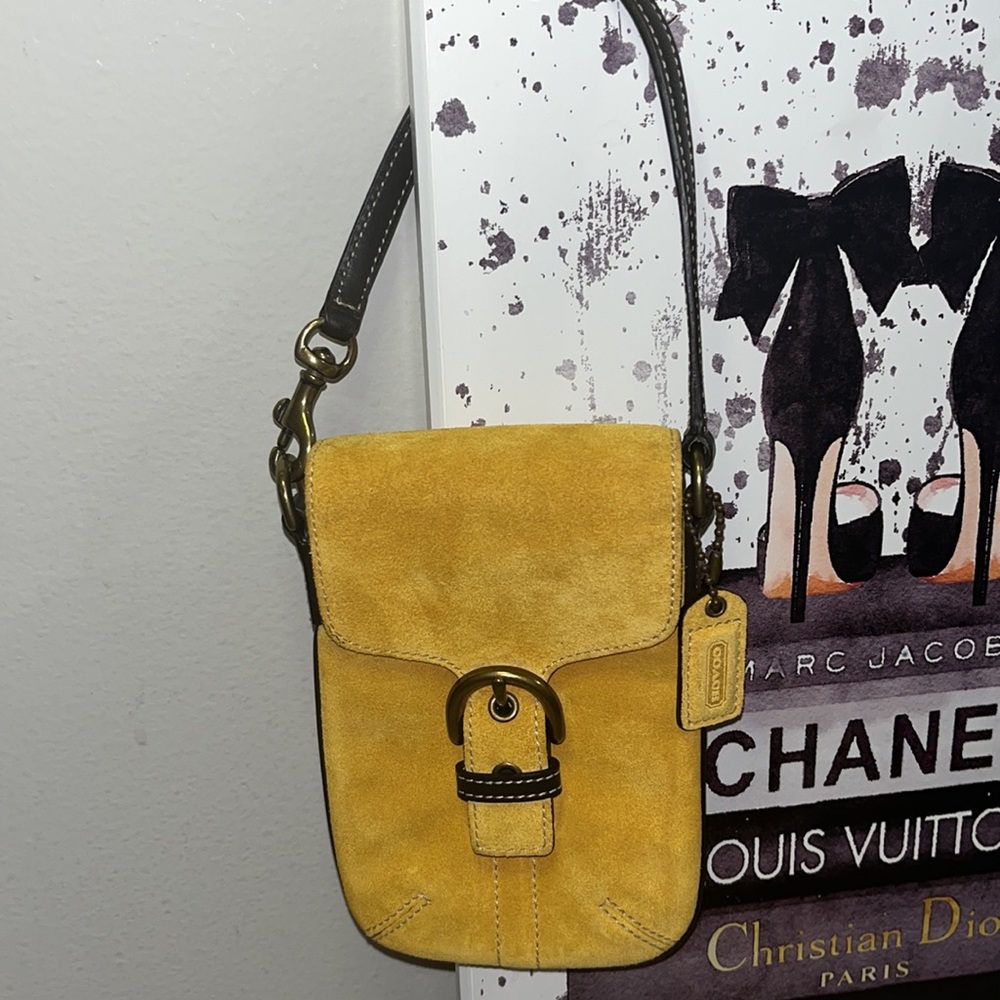 RARE Vintage Coach Yellow Gold Suede Wristlet - Picture 6 of 6